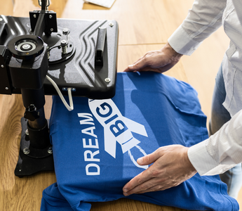 Presse à chaud avec t-shirt personnalisé