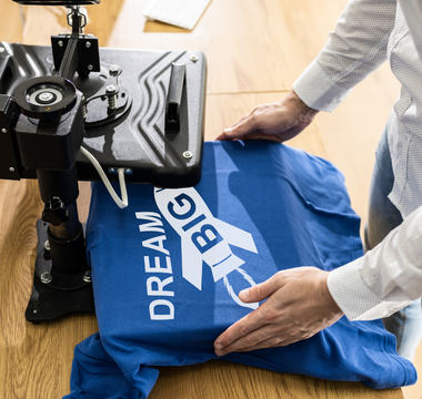 Presse à chaud avec t-shirt personnalisé