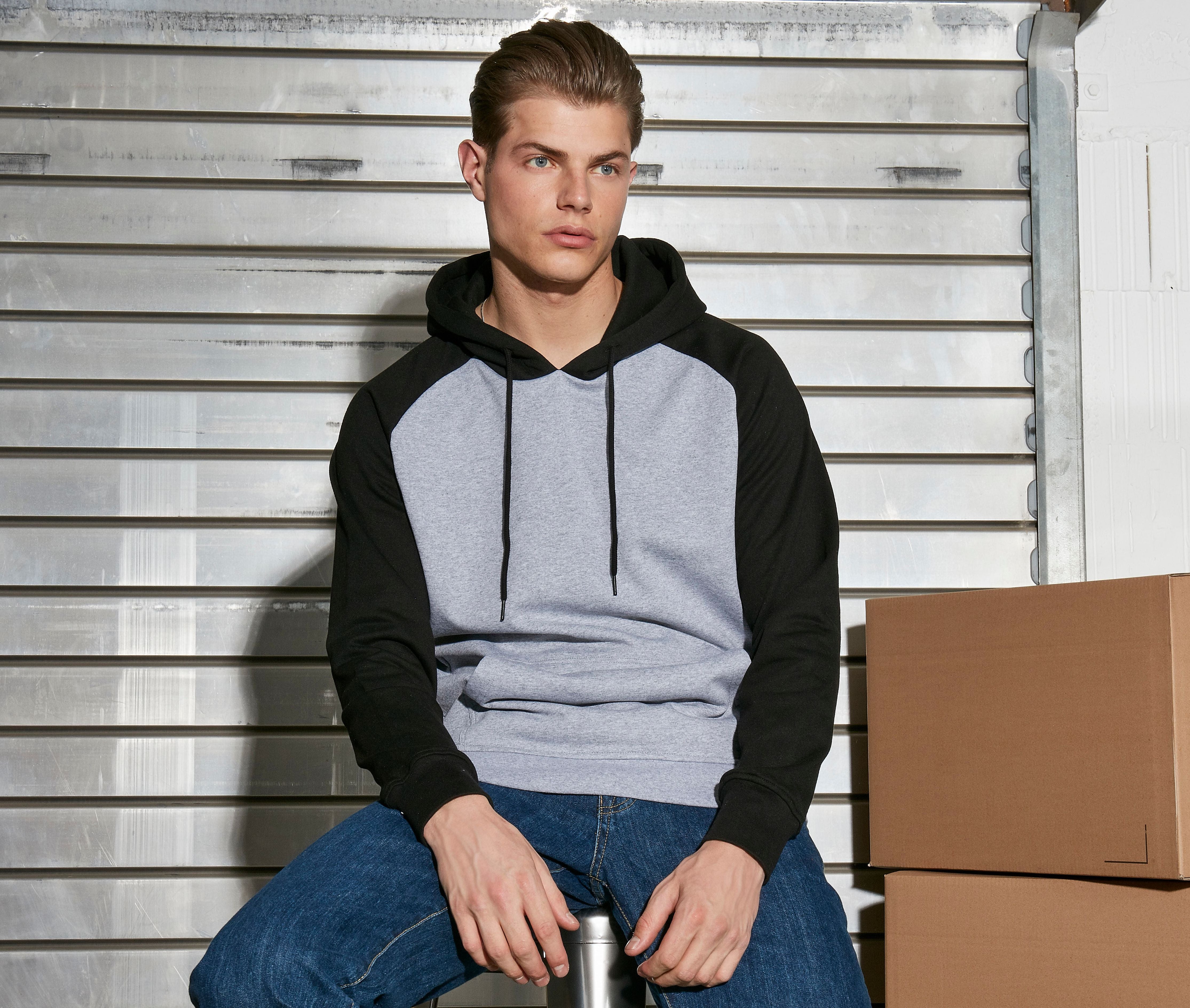 Sweat capuche et manches contrastées - BUILD YOUR BRAND - #BYB005