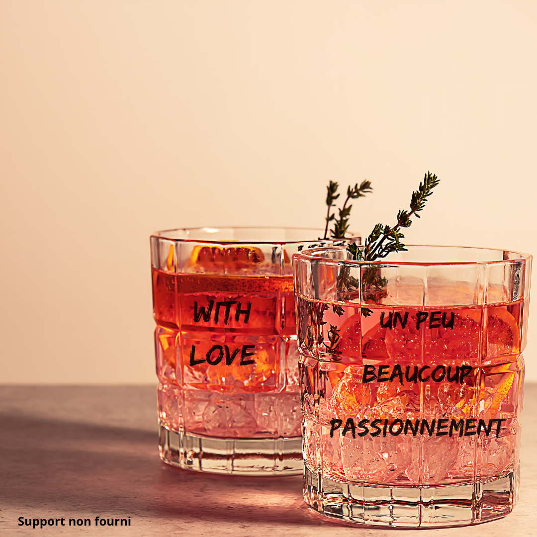 Verres personnalisés avec sticker UV DTF